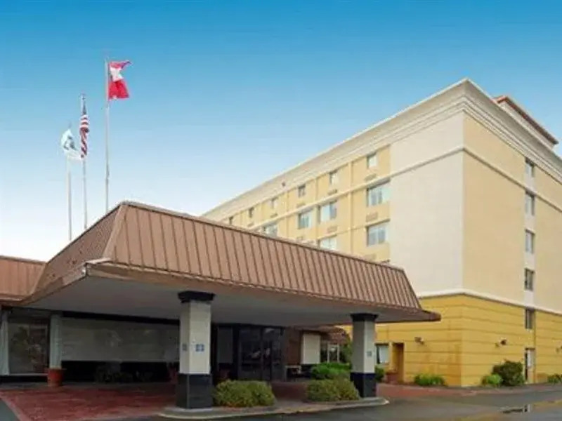 Comfort Inn and Suites Airport North