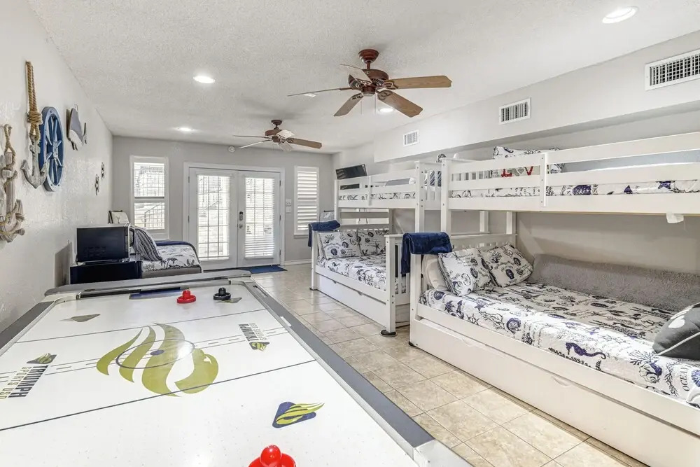 Lakefront Granbury Home w/ Dock, Decks & Hot Tub!