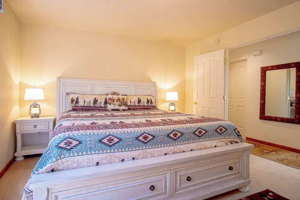 Sunflower Lane - 4BD Sun Valley Retreat + Resort Amenities