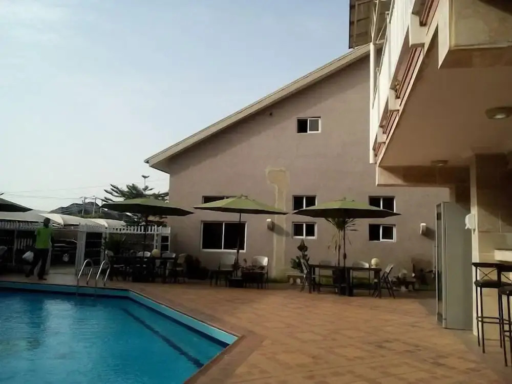 Lilly Grand Luxury Hotel and Apartment
