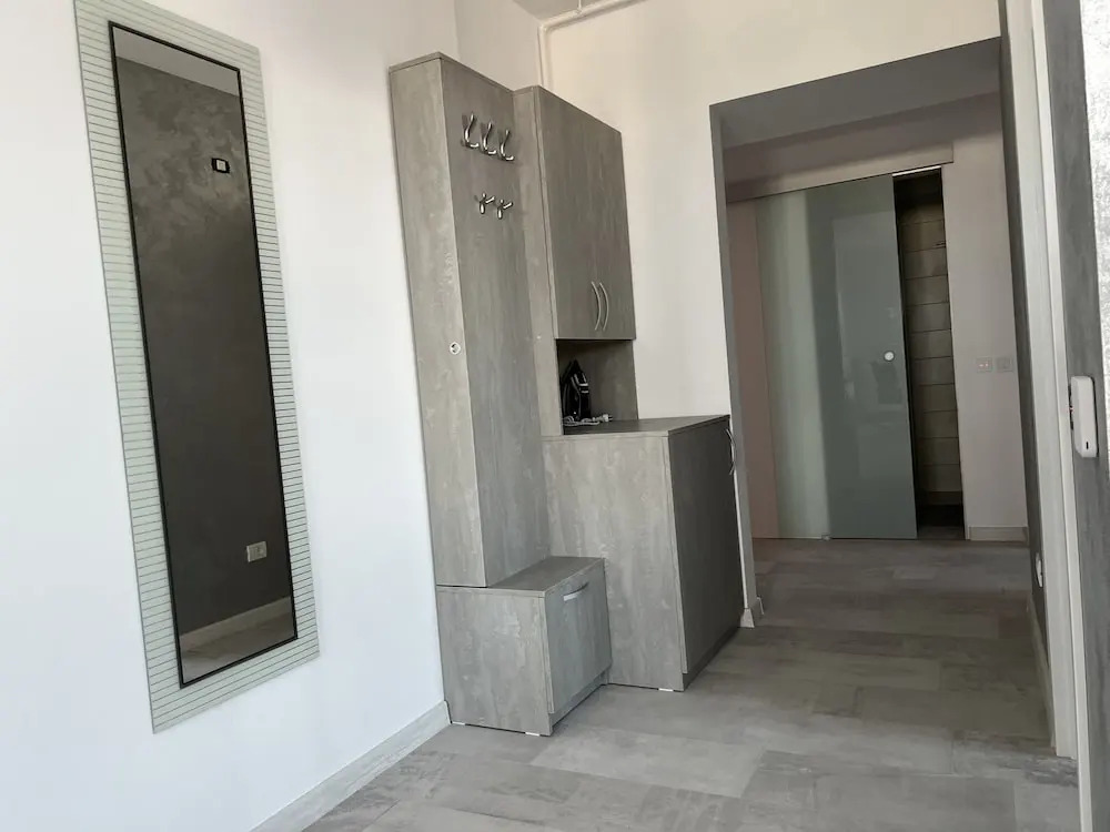 Stunning 2-Room Penthouse Lakeview W11