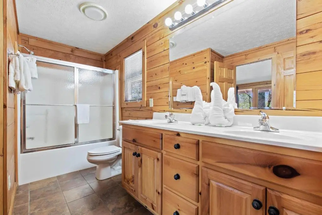 Above the Clouds, 4 Bedrooms, Pool Access, Private, Gaming, Sleeps 16