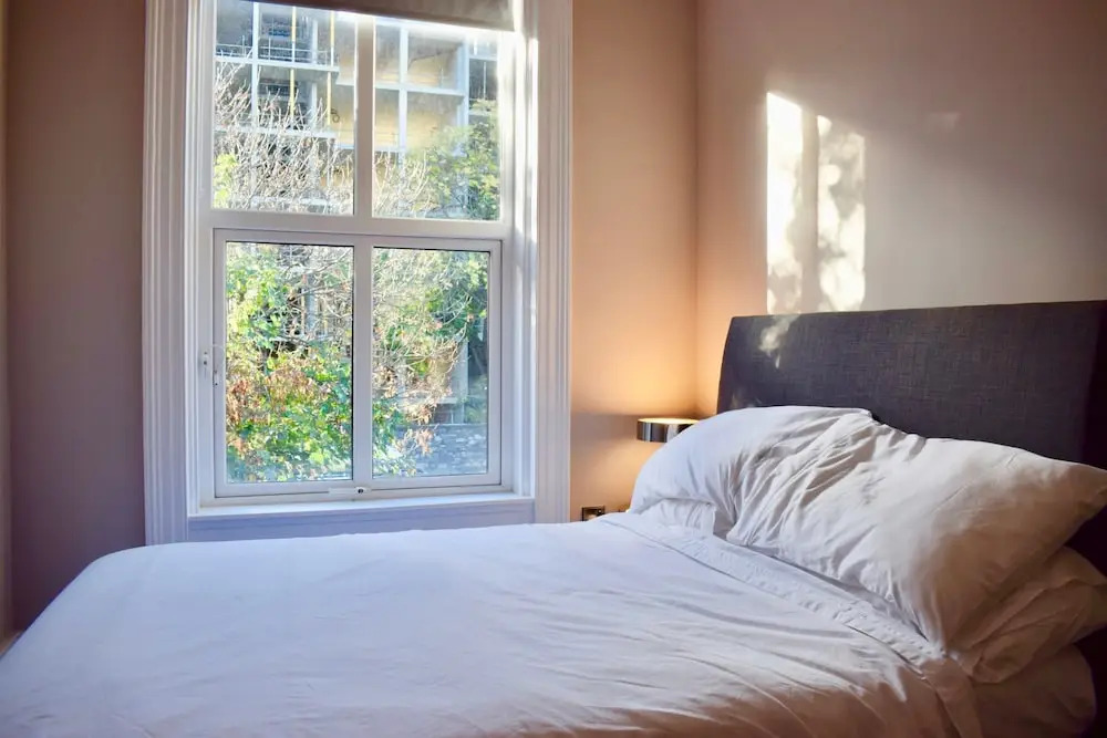 2 Bedroom Apartment Near the Aviva