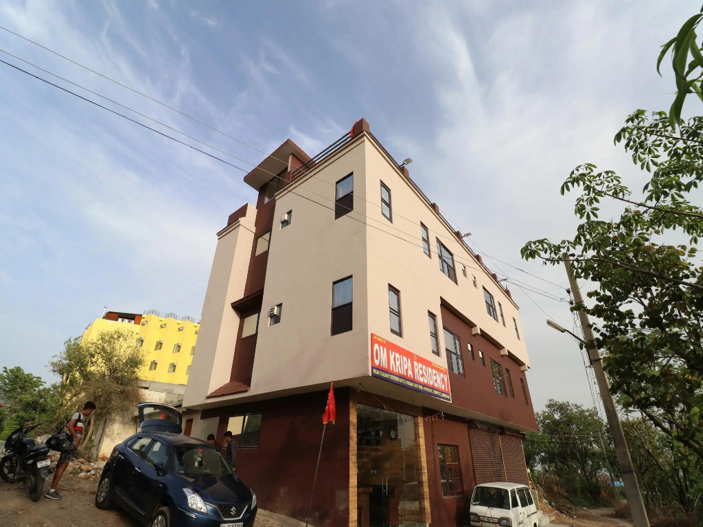 OYO 38202 Om Kripa Residency