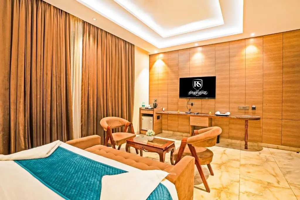 The Riverstone Inn - Near India Expo Centre and Mart
