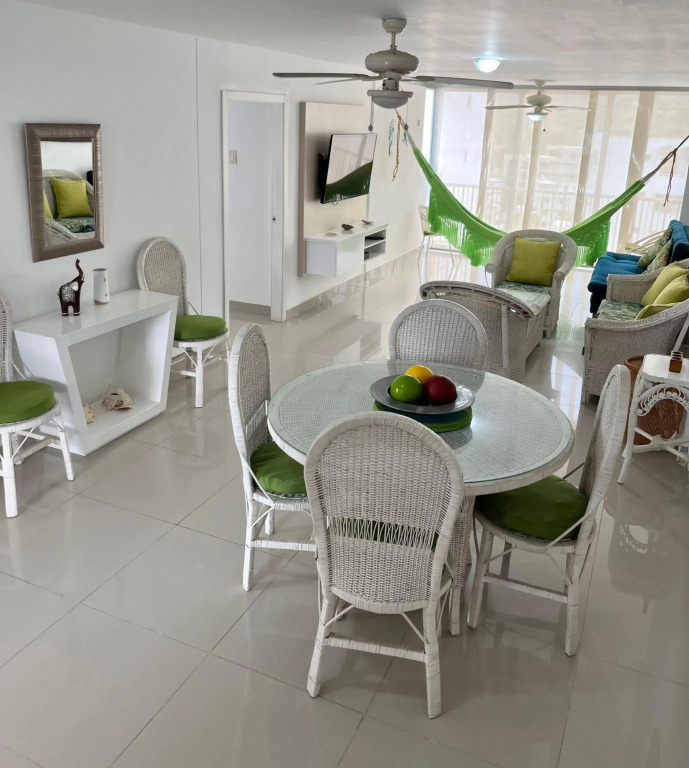 Apartamento en el Rodadero, Confortable y amplio, con vista al mar, a 80mt de la playa, DELAMAR Apartmet
