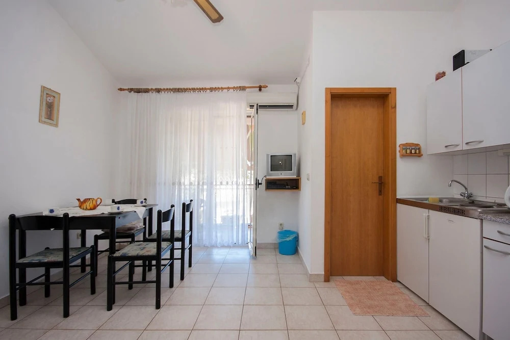 Apartments Maretic Brodarica Center