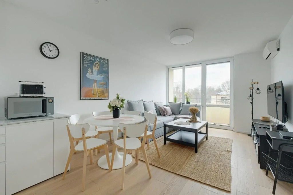 Luxurious 3br Apt Center