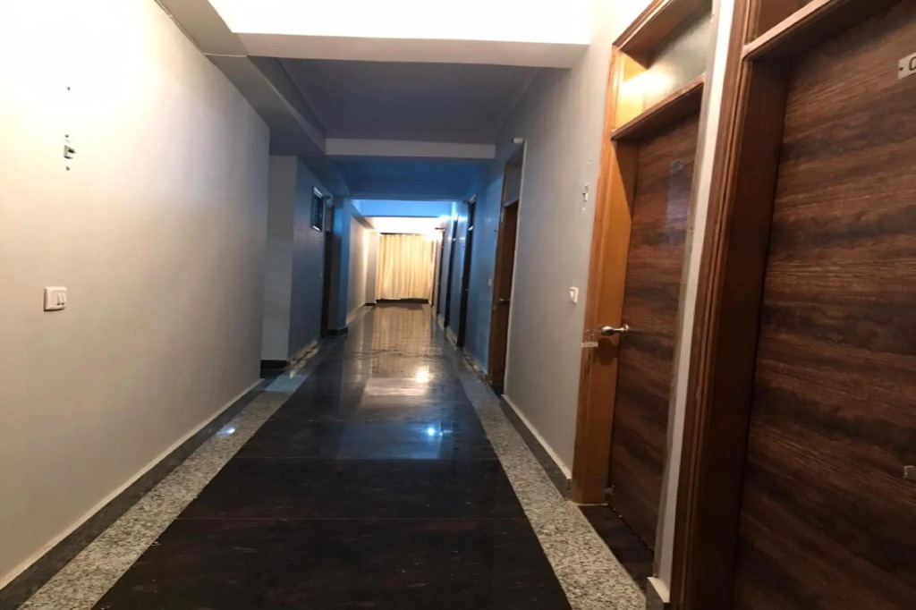 POP 84139 Hotel Moonlight