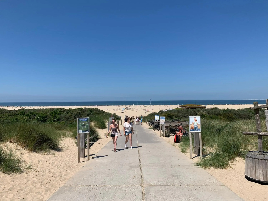 Dijkhofje, dichtbij strand, zee en meer