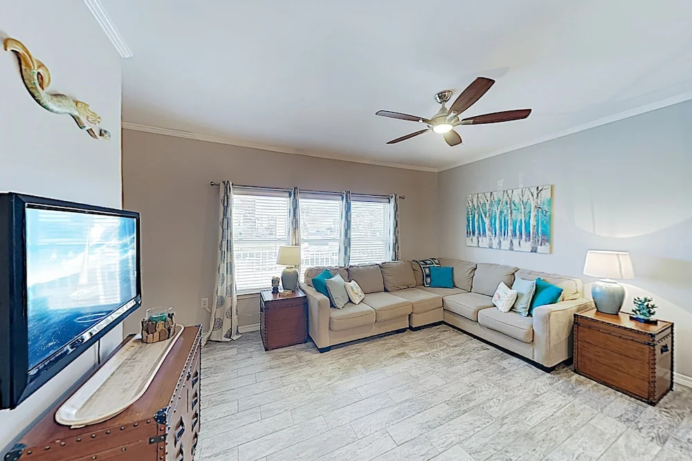 New Listing! Chic West Beach W/ Pool 2 Bedroom Condo