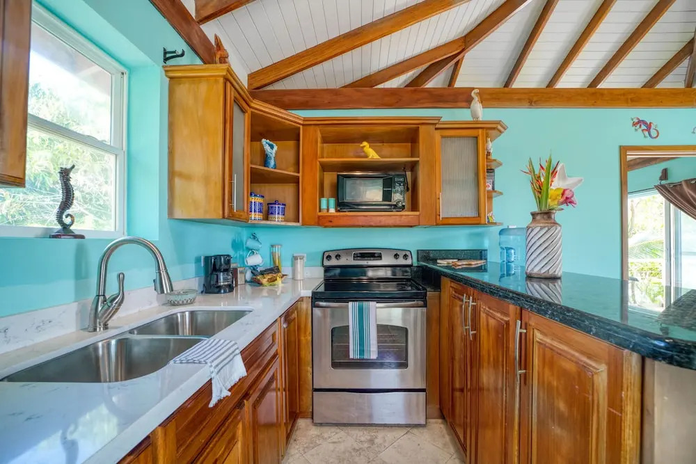 Lucky Duck Villa - Private Beach Escape