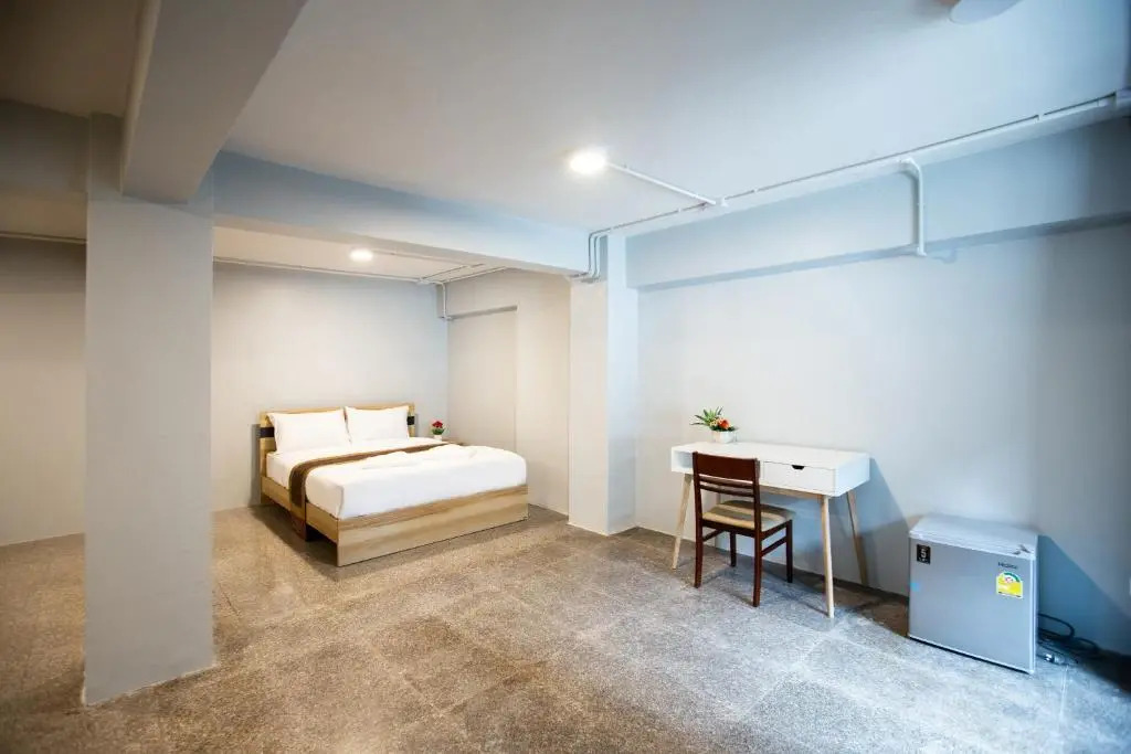 185@Surawong Residence