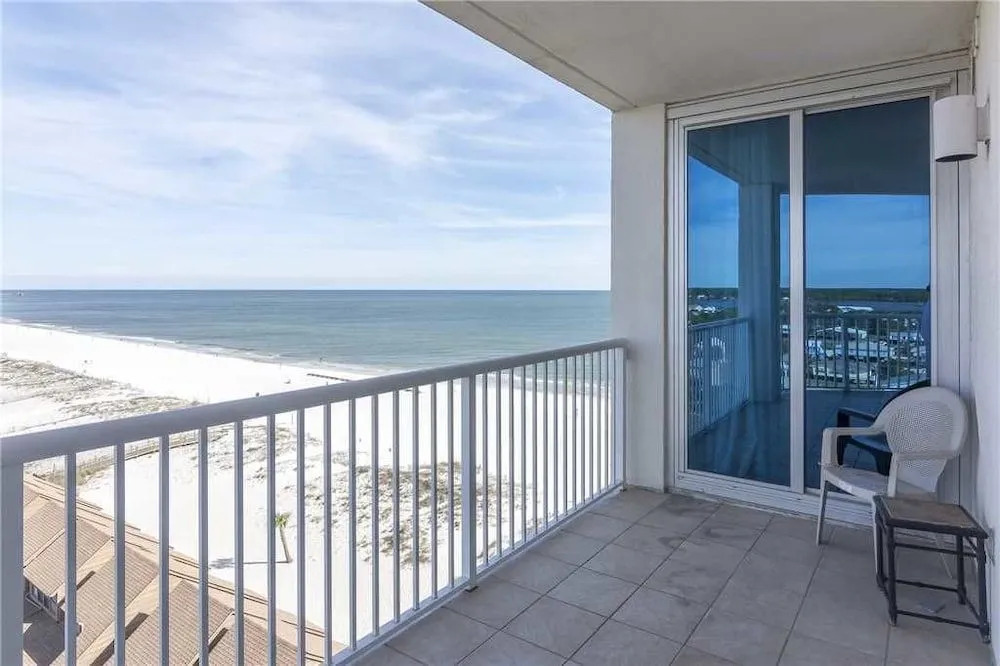 Island Tower 1001 - 3 Br condo by RedAwning