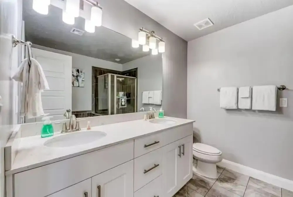 The Modern Villa - Pet Friendly 3 Bedroom Townhouse
