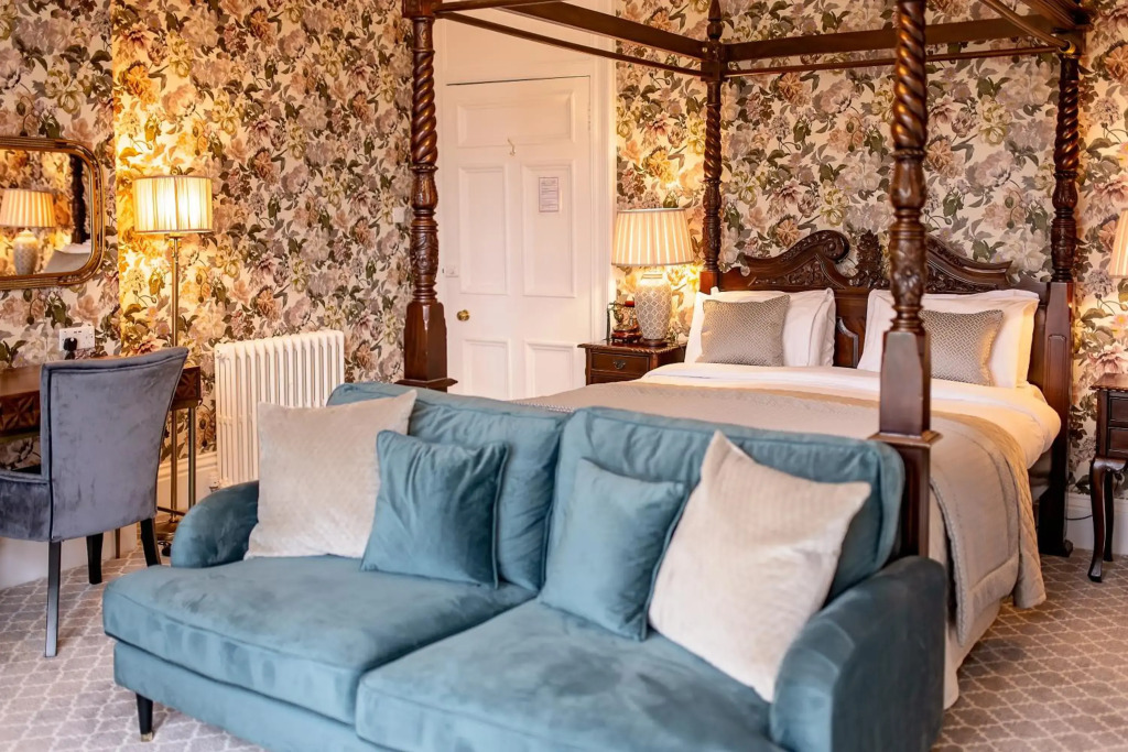 Glenesk Hotel