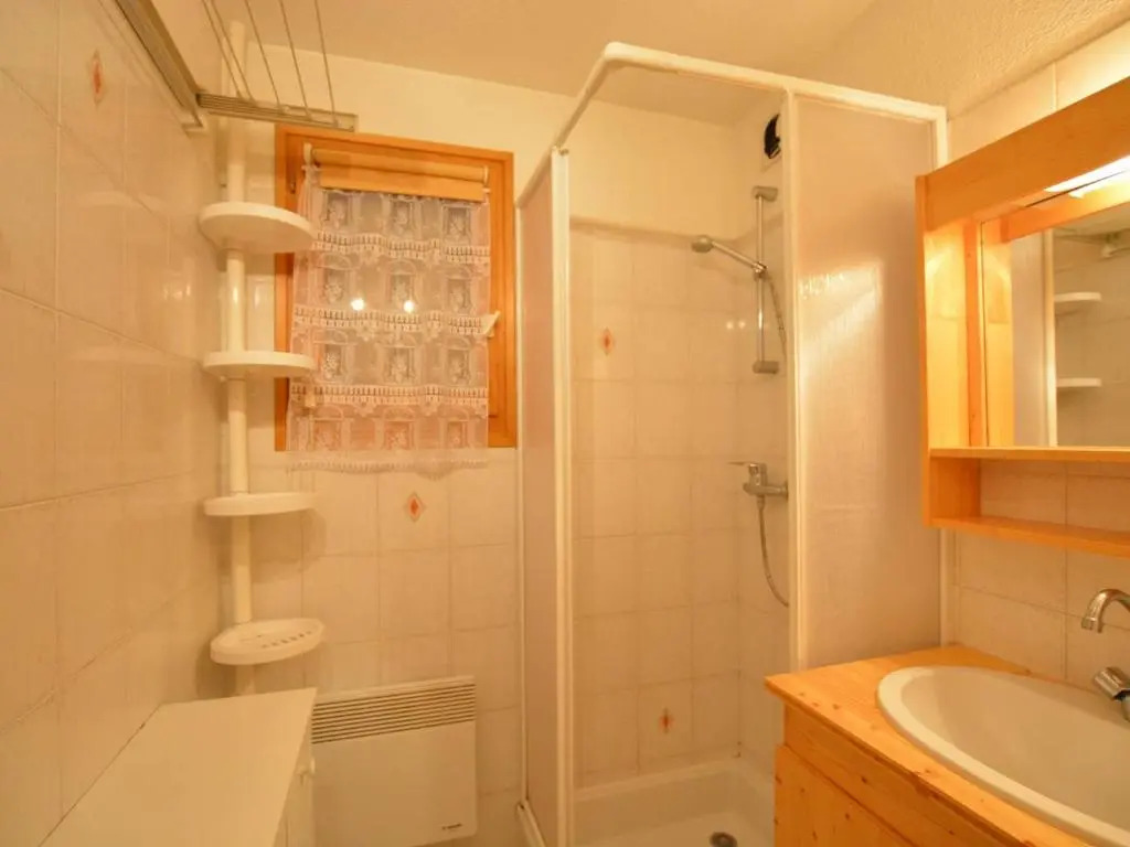 Appartement cosy 6 pers, proche pistes et centre, balcon, parking, animaux admis - FR-1-241-17