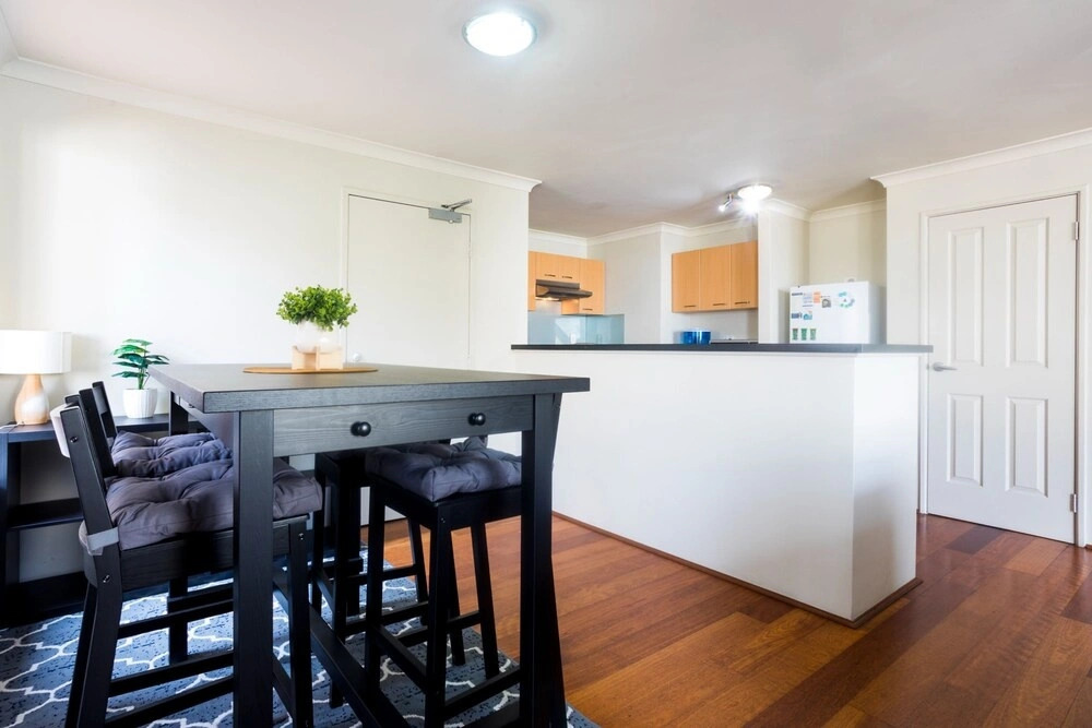 Roomy & Light-filled Apartment, Central Location
