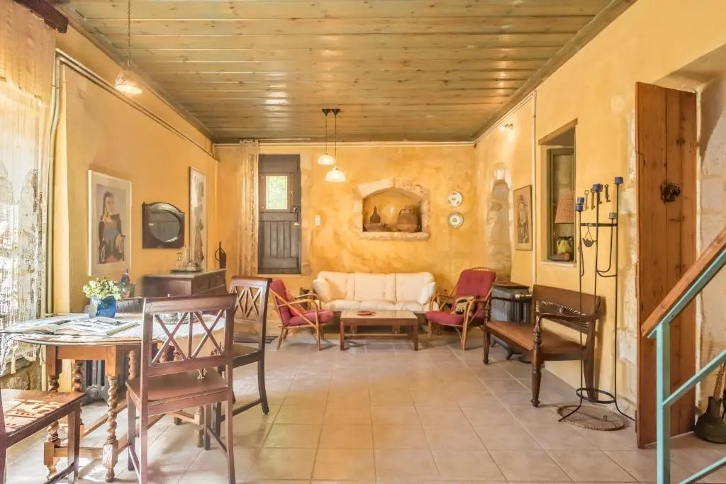 Hekate House, bohemian country house, 4 bedrooms for 8 persons
