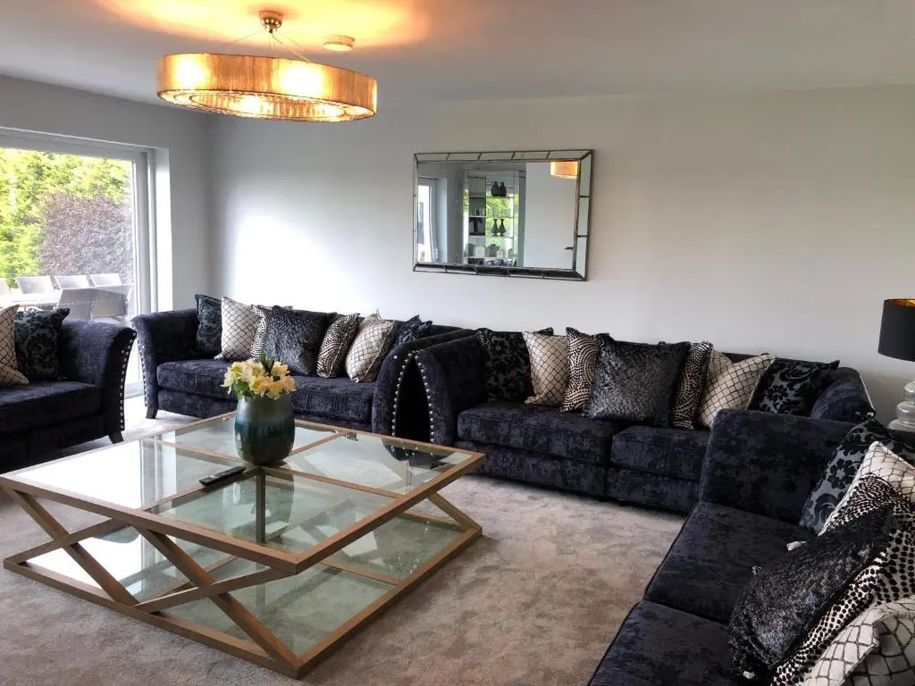 Marina views, Kinsale, Hosted by Exquisite holiday homes, sleeps 20