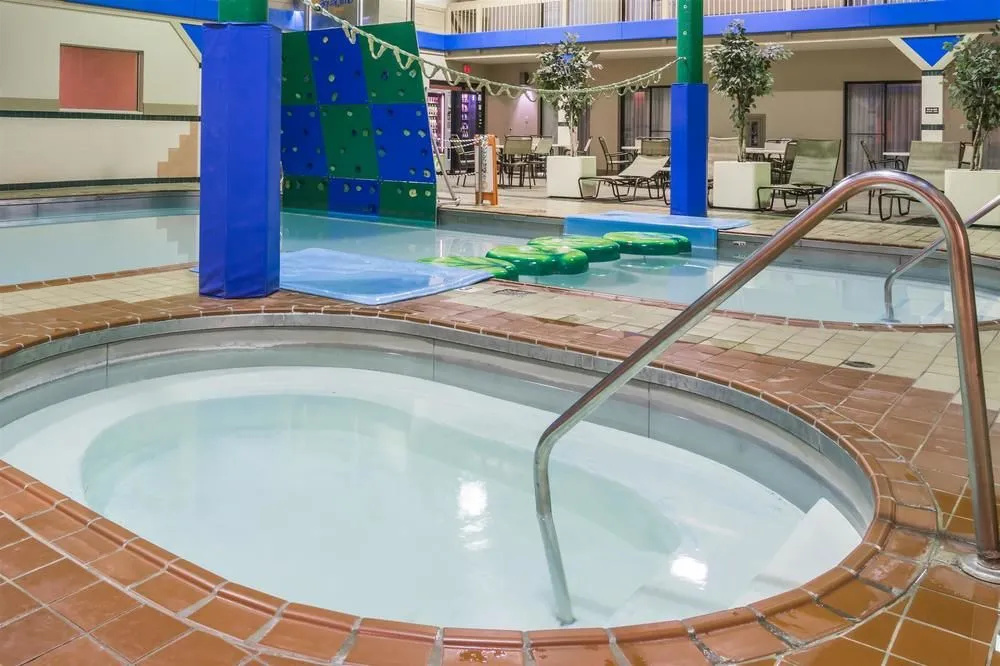 Baymont Inn & Suites Fargo