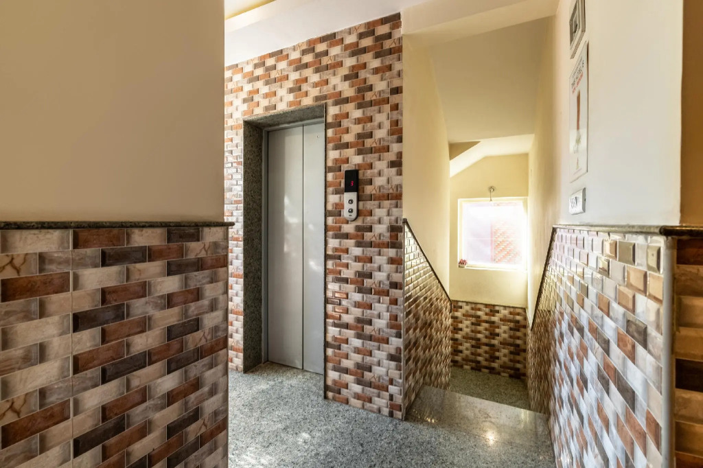 OYO Flagship 76609 Shiv Hotel Sector 33 Begampur