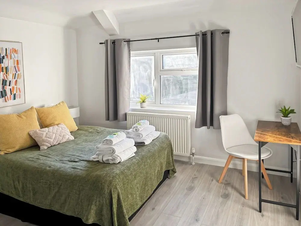 Cozy Hideaway With Hot Tub Sauna Sleeps 7