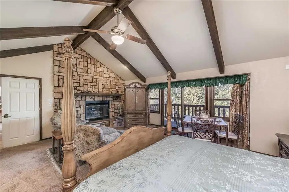 Harper Haus - Four Bedroom Cabin with Hot Tub