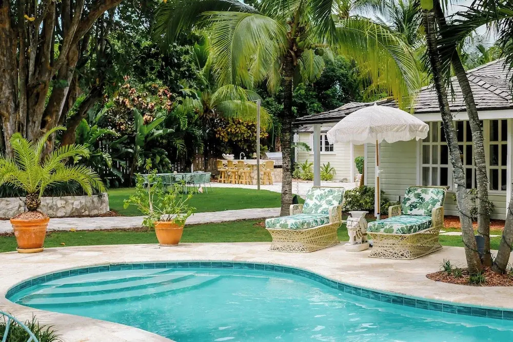 Villa Oasis: Newly Remodeled Luxury Villa With Pool & Private Garden