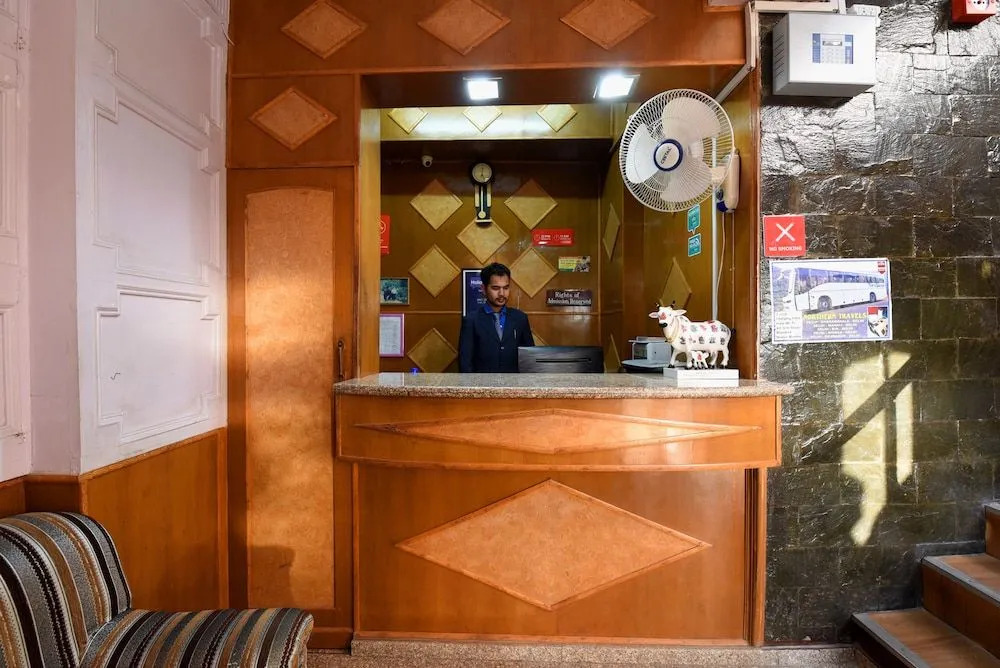 OYO 15765 Hotel Eve