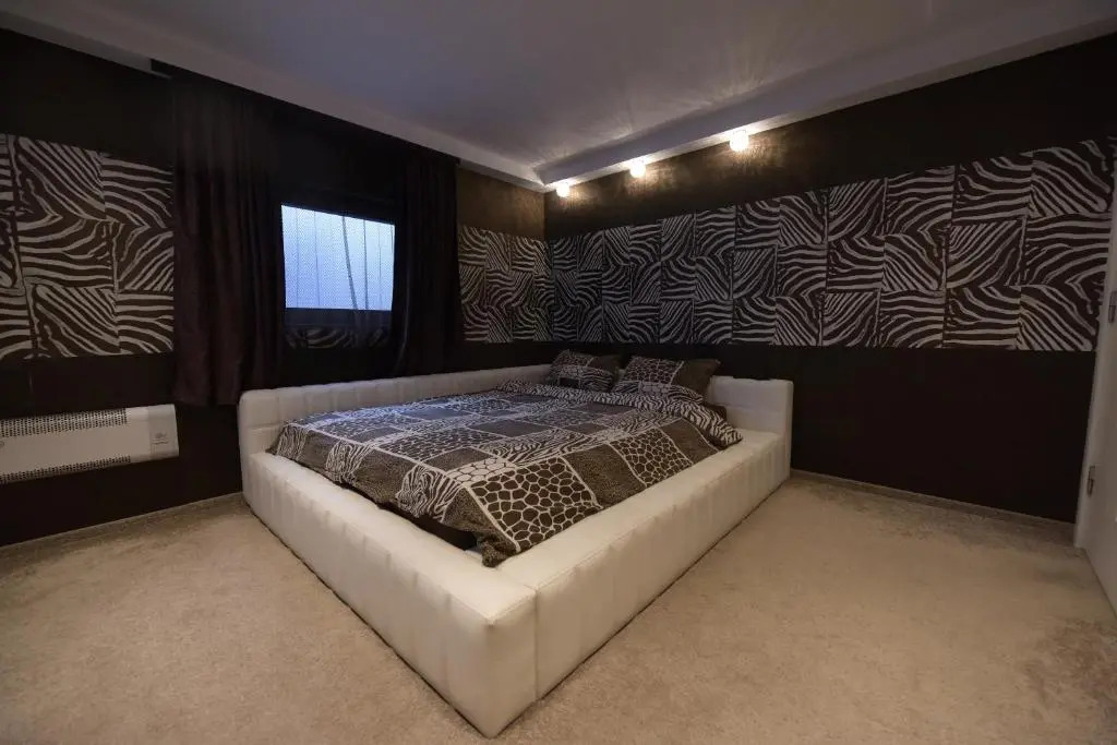 H & V Residence - Bungalow Apartment