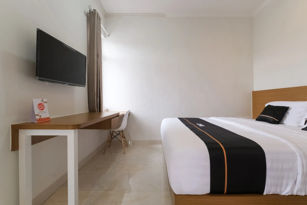 Super OYO Collection O 90023 Damar Kusumo Guest House