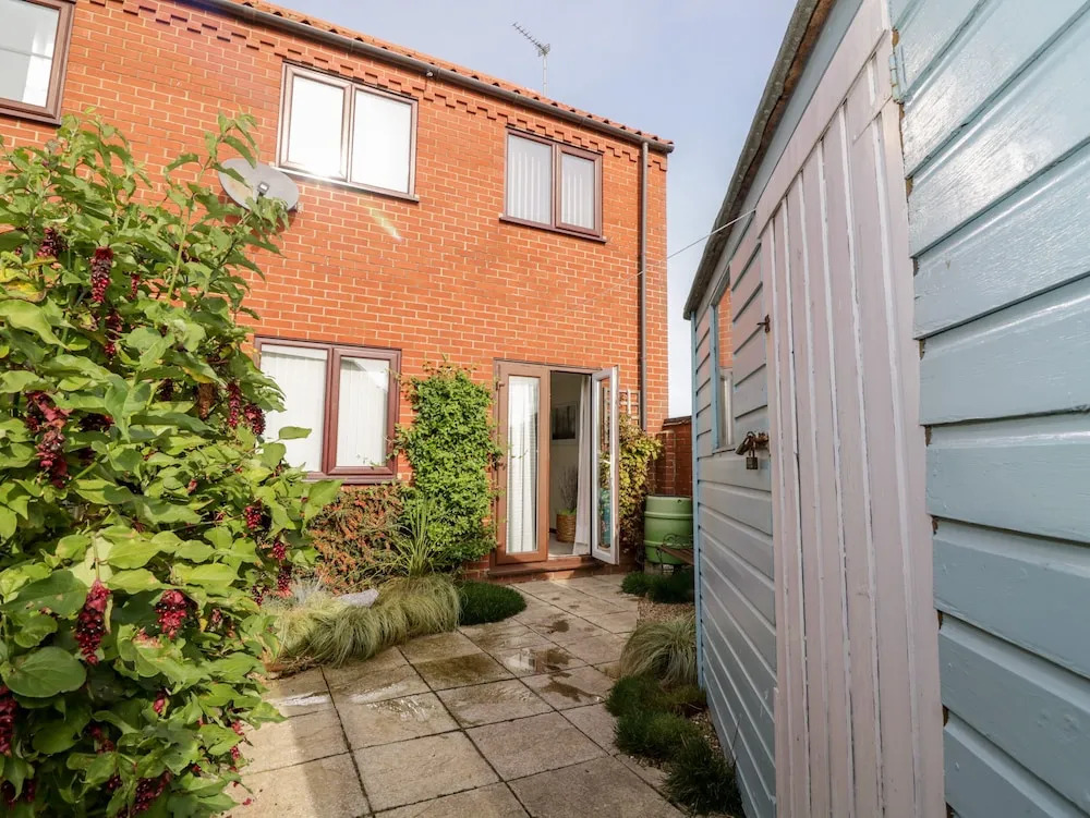 2 Waxham Court