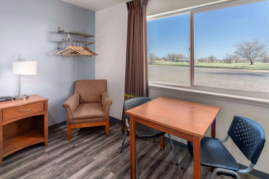 Super 8 by Wyndham Clayton