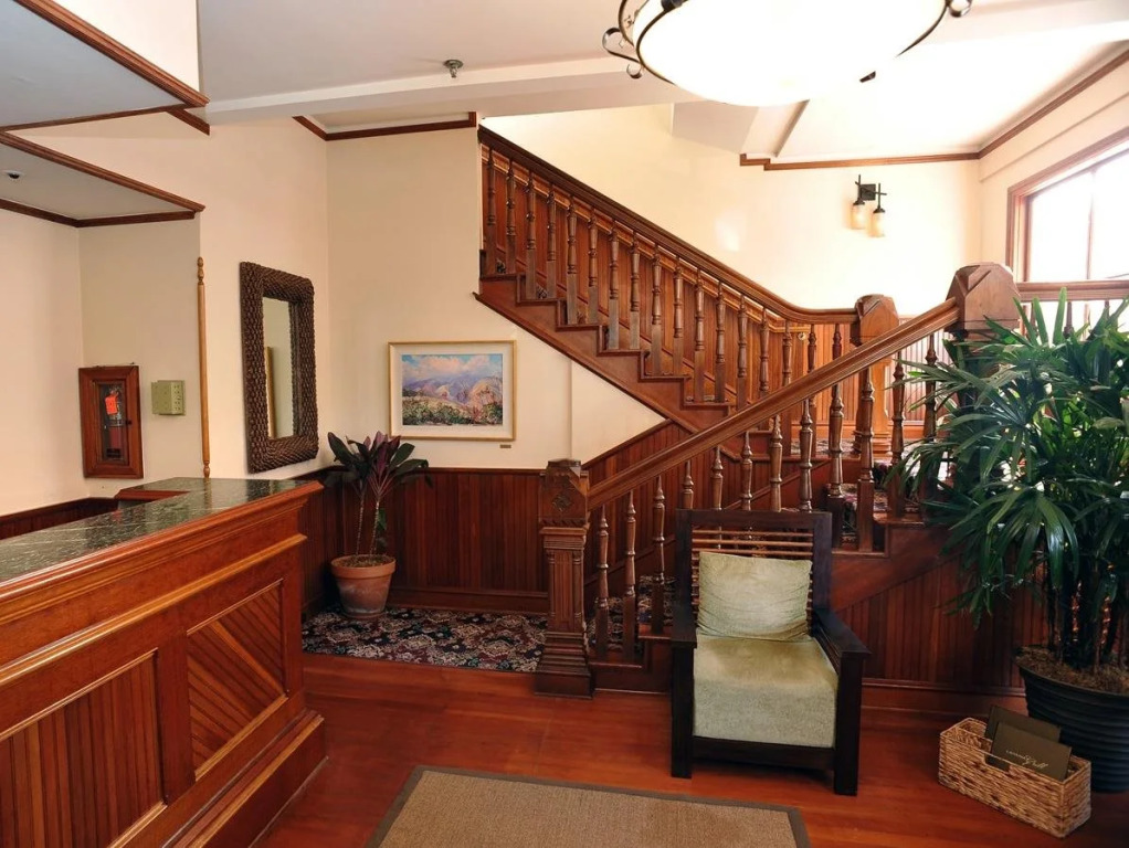 Lahaina Inn