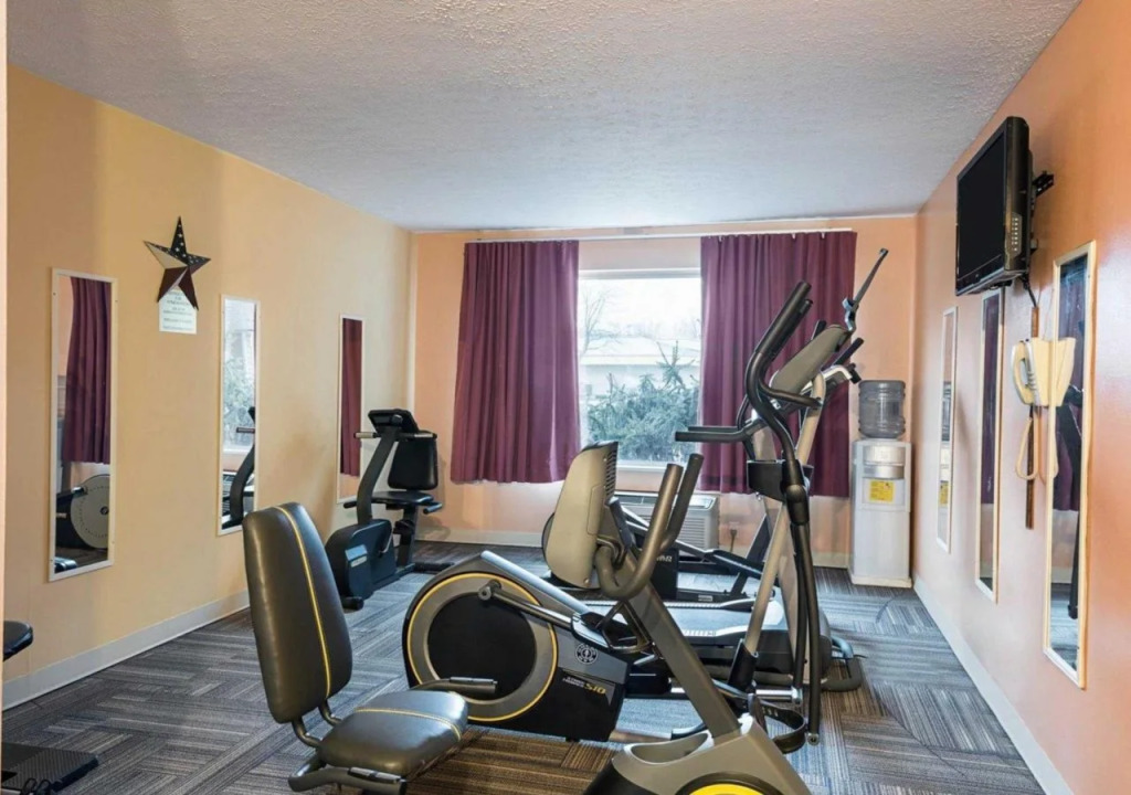 Super 6 Inn and Suites