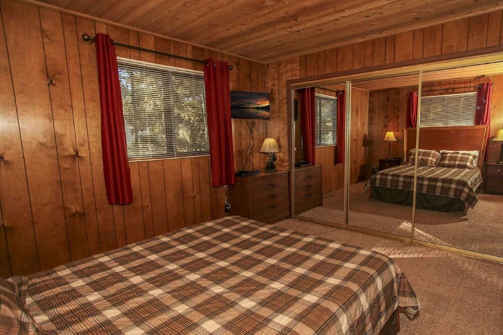 Bear Woods Retreat - High Ceiling's & Wood Finishes. Play Pool With Your Family And Friends! 3 Bedroom Home