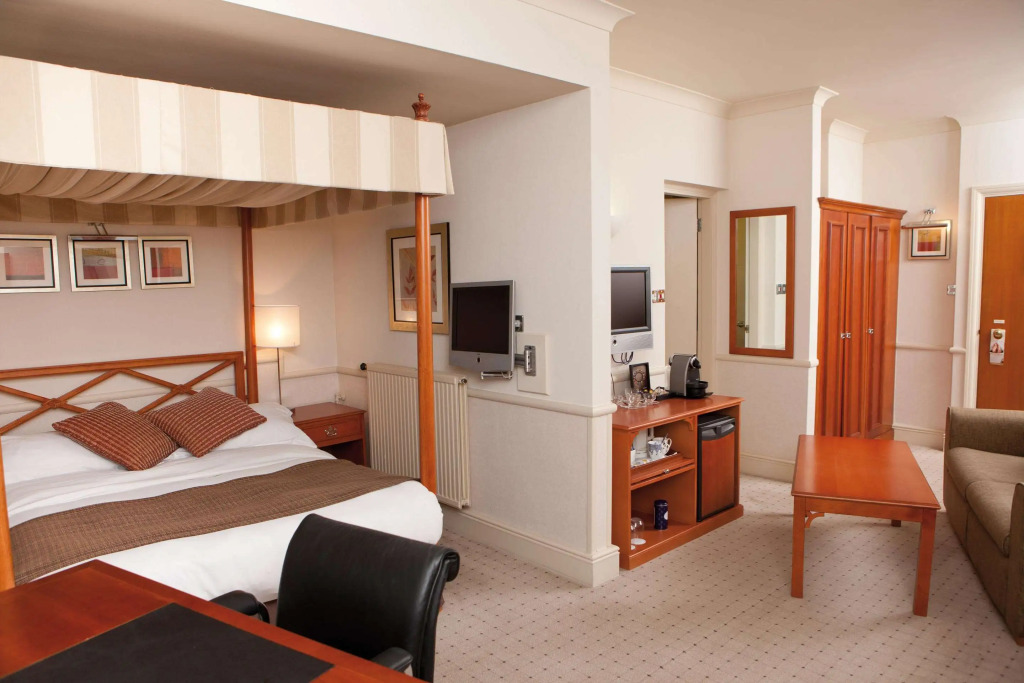 North Lakes Hotel and Spa