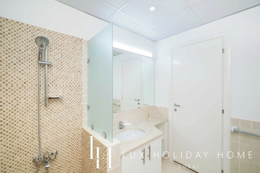 LUX The Meadows 5 Bed Villa