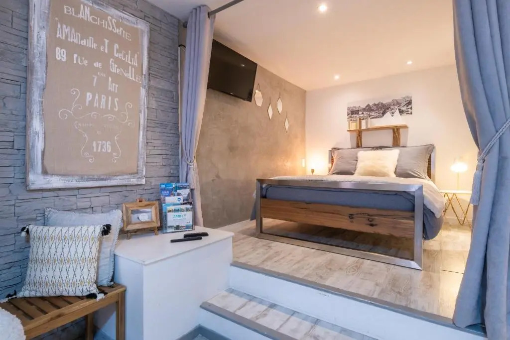 Un Cottage Alpin chaleureux dans le coeur d Annecy avec 2 vélos