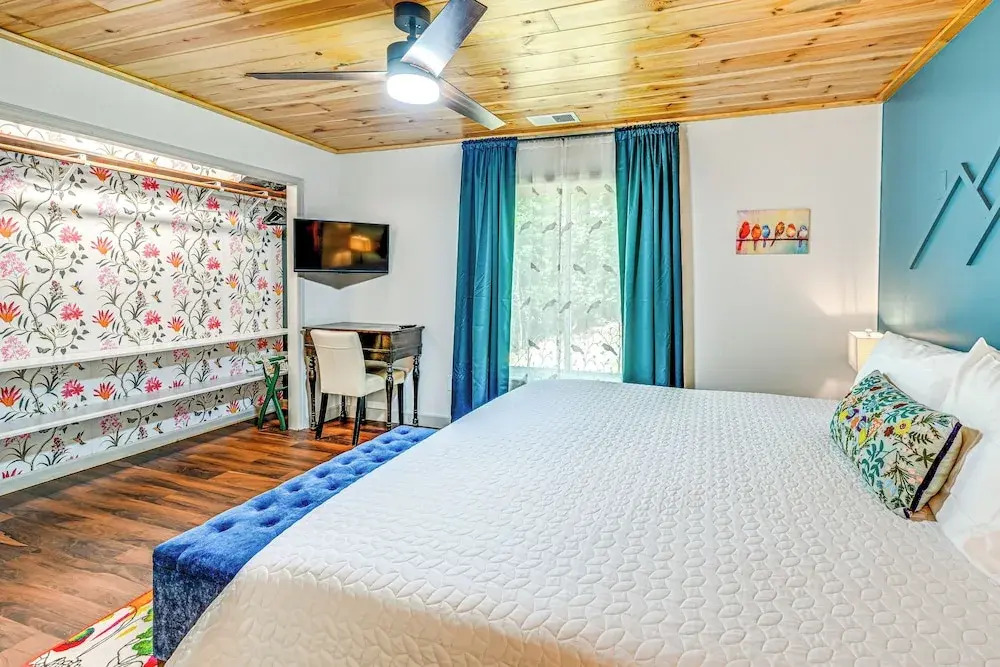 Renovated Franklin Home w/ Mountain-view Deck!