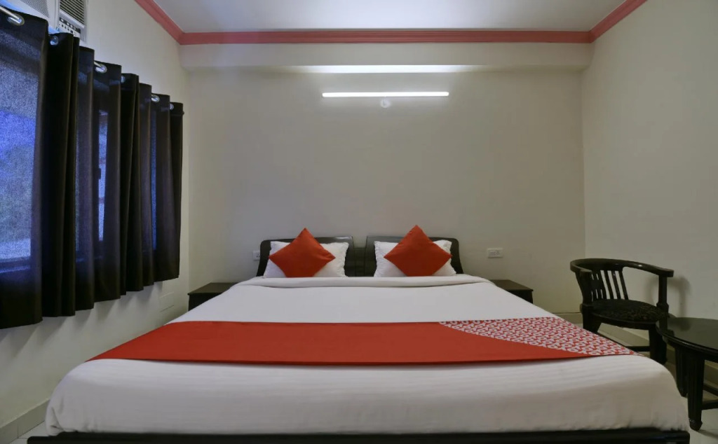 OYO 9963 Hotel Raja Palace