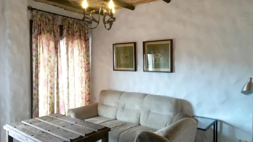 Elegant Villa with Jacuzzi in Canillas de Albaida
