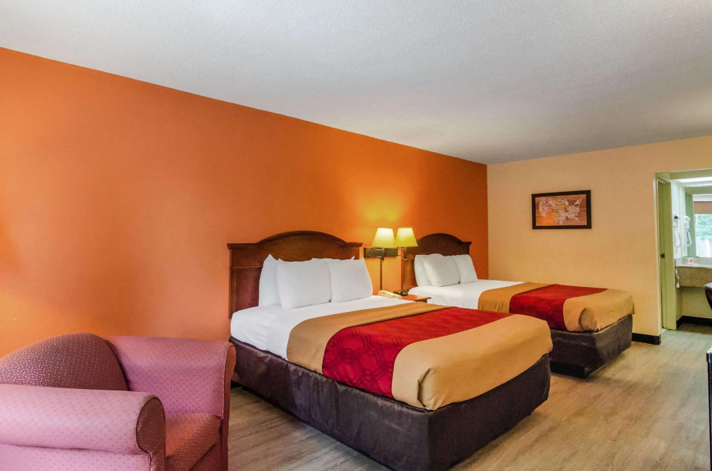 Econo Lodge Inn & Suites Gulfport Airport