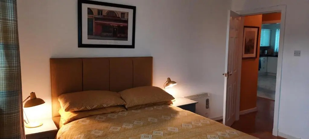 Prime Town Center, Modern, 2 Bedroom Apartment,Free Private Parking, WiFi