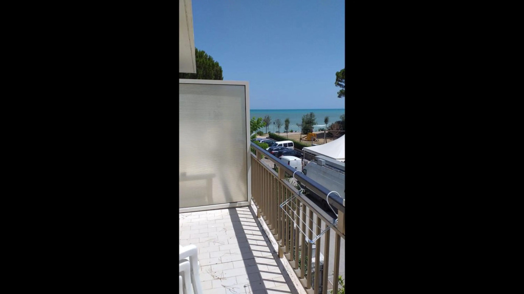 Room in B&B - Spacious Double Room Right by the sea