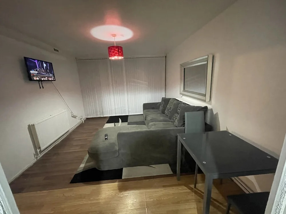 New! Xtra Large 4 Bedroom Up to 14 Guests