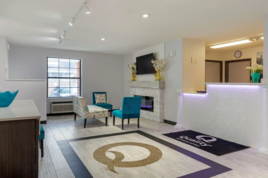 Quality Inn Lee - Lenox South
