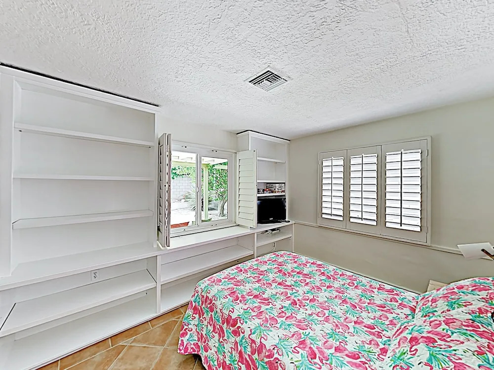 New Listing! Movie Colony Oasis W/ Pool & Spa 3 Bedroom Home