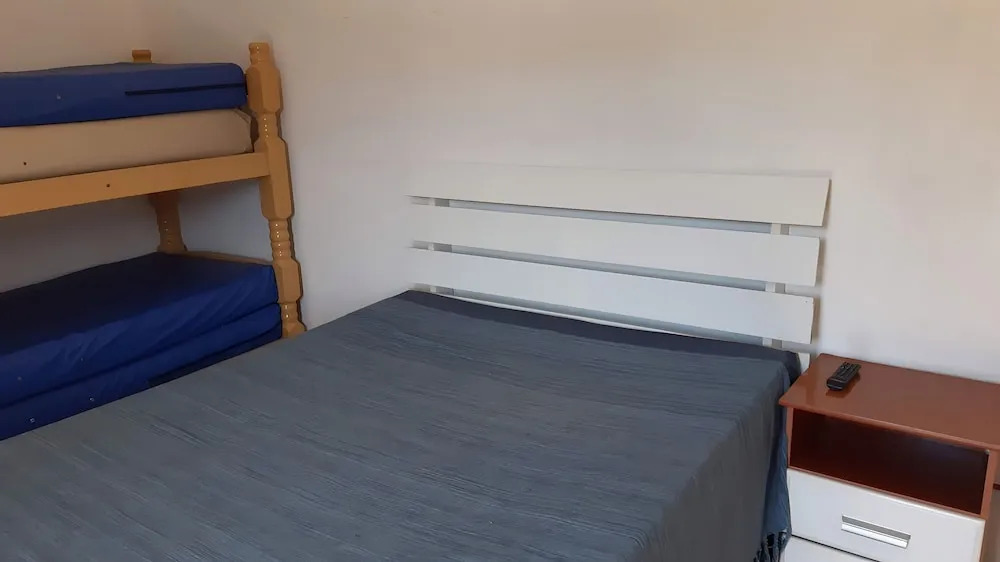BIWA Condomínio cm Piscina, 1garagem, WI-FI 300 Mega, Central de vigilância remota , Centro do Guarujá, próximo à Praia da Enseada e próx do Comércio, horários check-in e check-out flexíveis